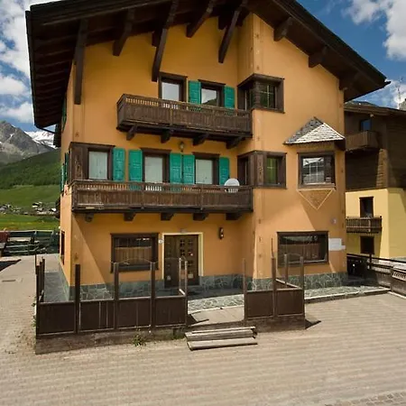 Chalet Lago リヴィーニョ